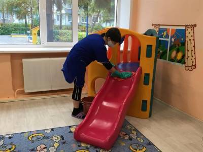 В Ульяновске дезинфицируют детские сады, общественный транспорт и подъезды домов