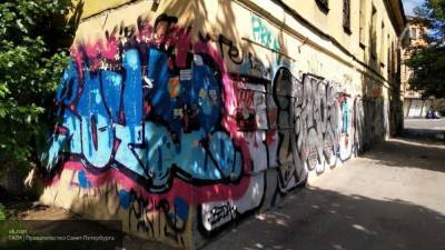 Дома с граффити в Петербурге будут находится под надзором полиции