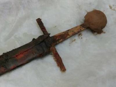 Уникальный средневековый меч нашли в реке Одра в Польше