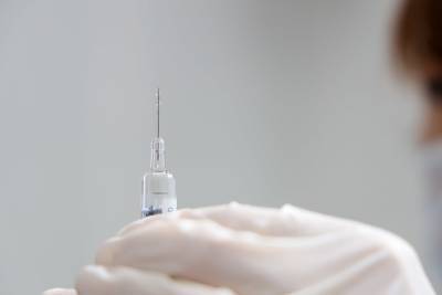 Андрей Бочаров сделал прививку от сезонного гриппа в Волгограде