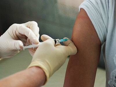 Вирусолог назвал поликлиники опасным местом для прививки от гриппа