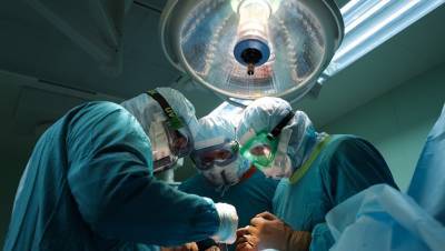 Петербурженка выиграла иск у центра хирургии после увеличения груди