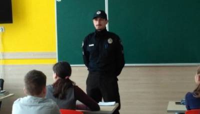Днепропетровские школьники будут учиться "под присмотром" полиции: известны первые подробности