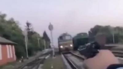 Нетрезвые мужчины под Винницей обстреляли поезд для видео в Instagram