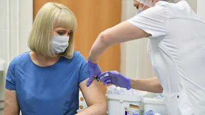 Более 1 млрд человек получит российскую вакцину от коронавируса в ближайший год