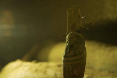 В Египте археологи нашли на большой глубине 13 загадочных саркофагов