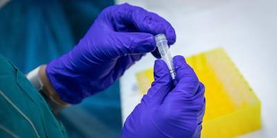 Китай испытывает вакцину-спрей от коронавируса, ее впрыскивают в нос