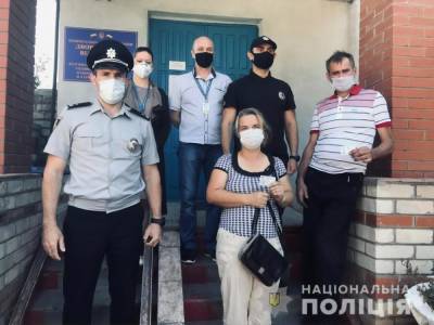 Жителям сгоревшего в Харьковской области села выдали новые паспорта – Нацполиция