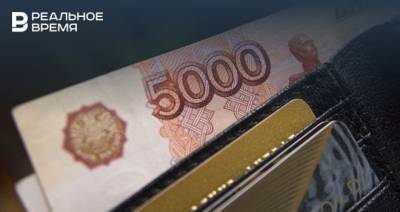 Почти половина россиян дает среднюю оценку экономическому положению страны