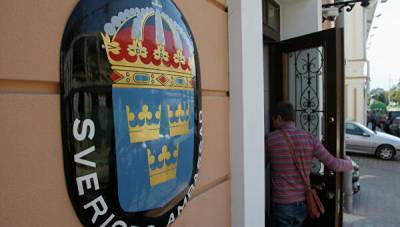 В Минске силовики окружили посольство Швеции