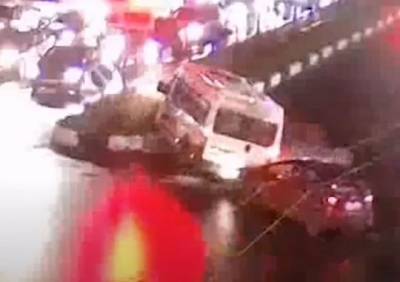Авария с маршруткой на Московском шоссе попала на видео