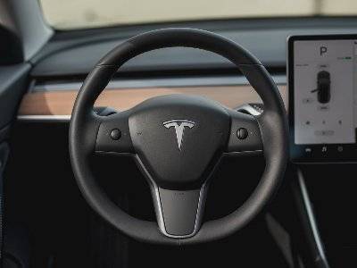 Tesla планирует поставку седанов Model 3 на рынки Азии и Европы