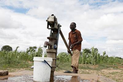 Жителей африканского города напоят водой из канализации