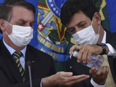 Пандемия: президент Бразилии заявил, что страна "практически победила COVID-19" несмотря на почти 130 тысяч жертв