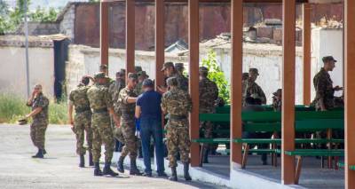 Заплати налоги и не служи спокойно: нужен ли Армении новый закон об уклонистах