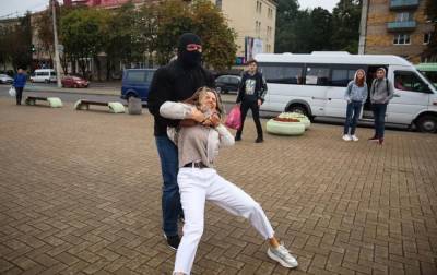 В центре Минска задерживают демонстрантов