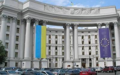 Киев направил ноту протеста Минску после инцидента с послом