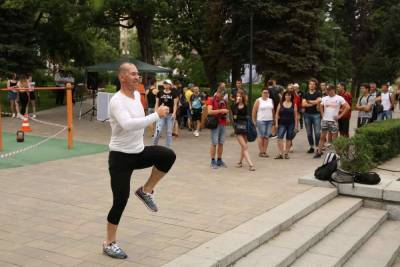 Учитель физкультуры из Волгограда показал идеальную зарядку