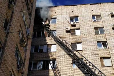В Волжском при пожаре в девятиэтажке пострадал человек