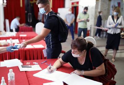 На региональных выборах в России наблюдается высокая активность избирателей