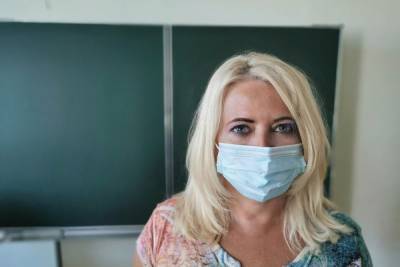 Германия: Учителя должны носить маски и во время уроков