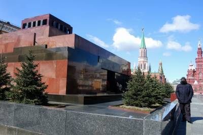 Зюганов назвал провокацией конкурс на переделку мавзолея Ленина