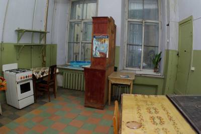 Жителей петербургских коммуналок могут расселить в отели из-за COVID-19