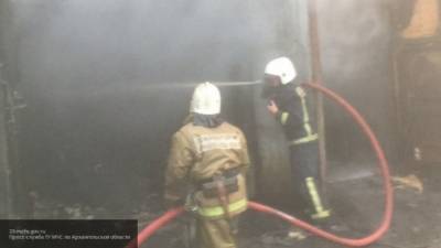Спасатели МЧС эвакуировали из горящего магазина 15 человек