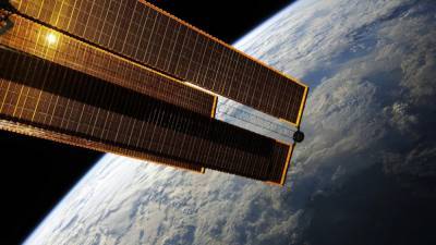 МКС готовится к маневру: на орбите оказался бывший американский военный спутник
