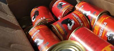 Житель Карелии за неделю съел около 60 банок краденых консервов