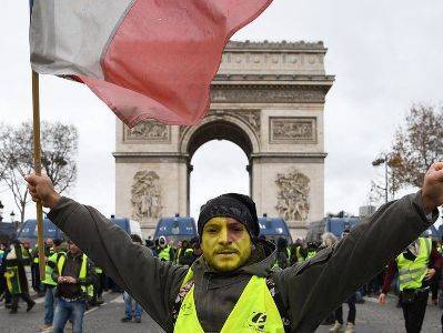 Парижская полиция пообещала защитить Елисейские поля от погромов и беспорядков «желтых жилетов»