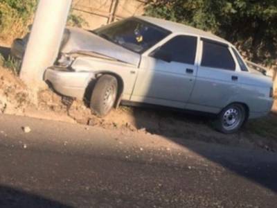 В Мелитополь автомобиль влетел в столб