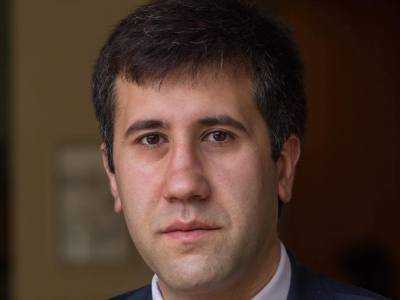 Правозащитник: А как Арсен Торосян, находясь в отпуске, принял нормативный акт?