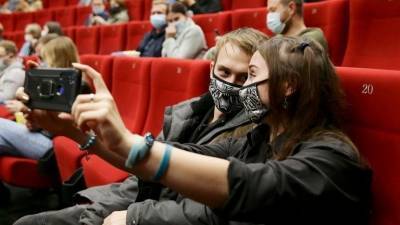 Театры и кинозалы открылись в Петербурге. Зрителей ждут знаковые премьеры
