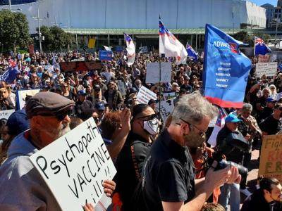 В Окленде вспыхнула акция протеста из-за повторного ужесточения антикоронавирусных мер