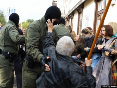 В Беларуси сообщают о первых задержания на Марше женщин в Минске