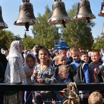 В Успенском соборе Задонска освятили колокола