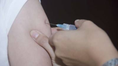 AstraZeneca возобновила испытания вакцины от Covid-19, приостановленные из-за болезни добровольца