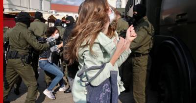 Силовики задержали в Минске около 30 участниц «женского марша»