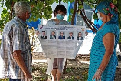 Члены участковых избирательных комиссий Белоглинского района проводят разъяснительную работу для голосующих на дому пожилых людей