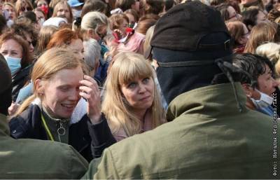Численность "женского марша" в Минске достигла нескольких тысяч