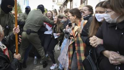 "Женский марш" в Минске завершился, а задержания продолжились