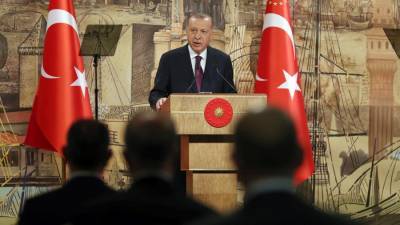 Эрдоган пригрозил Макрону проблемами за возражение Турции