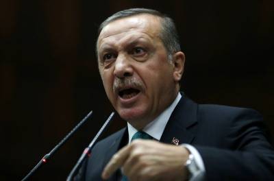 Эрдоган посоветовал Макрону «не связываться с Турцией»