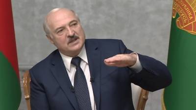 Лукашенко обсудил с силовиками обстановку на западной границе