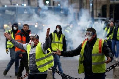 Во Франции вновь маршируют «желтые жилеты» — полиция провела задержания