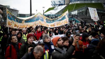 Во Франции возобновились протестные акции "жёлтых жилетов"