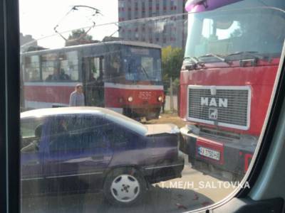 В Харькове из-за ДТП с фурой было заблокировано движение трамваев