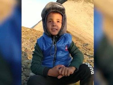 Шестилетний Алексан установил рекорд: он за день вместе с родителями преодолел 3 вершины горы Арагац