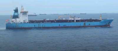 Спасшему мигрантов танкеру Maersk Etienne запретили входить в торговые порты ЕС